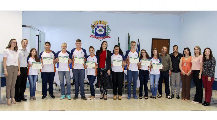 Estudantes de Manoel Ribas são diplomados no Projeto Parlamento Jovem
